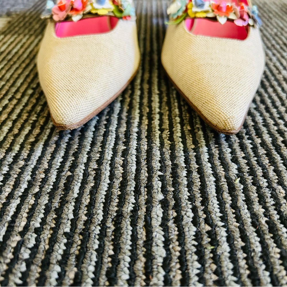 Lilly Pulitzer Natual Linen Lucky Flowers Pointed Toe Kitten Heel Mules size 6 M - Picture 4 of 15